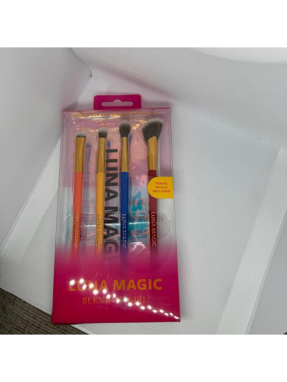 LUNA MAGIC Blend It Girl Eye Makeup Brush Set with Holographic Pouch